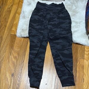 Athleta salutation Black Camo Joggers